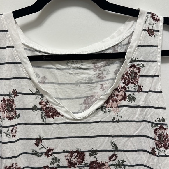 Maurices Floral Striped Tank Top Size Large - Picture 3 of 5